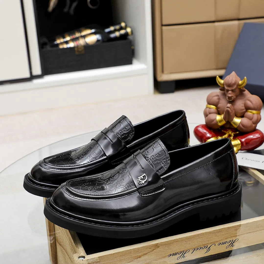 Men's shoes 💰520🕷️🕷️[Dior] Dior's new casual men's shoes are launched in Hong Kong counters. Official website 1:1 production. Italian woven cowhide + water-dyed 🐂 leather lining. Designed by European and American masters. Perfect shape to create counter quality, solid color rubber wear-resistant outsole and classic dazzling toe! Super versatile and very comfortable. High-end without losing taste, fashionable and novel! ! Absolute focus! 8 colors available! Code number 38-45……